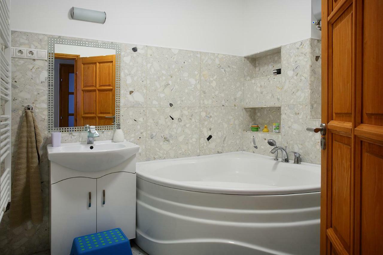 Ecomfort Apartment Kecskemét Buitenkant foto